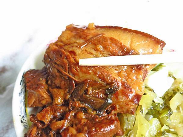 【台北美食】老牌黃燉肉飯-燉到軟爛入口即化的焢肉飯