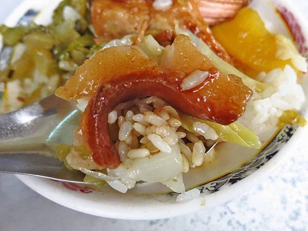 【台北美食】老牌黃燉肉飯-燉到軟爛入口即化的焢肉飯