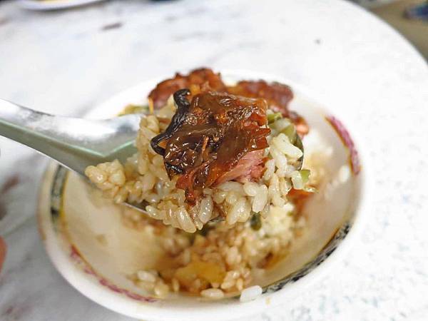 【台北美食】老牌黃燉肉飯-燉到軟爛入口即化的焢肉飯