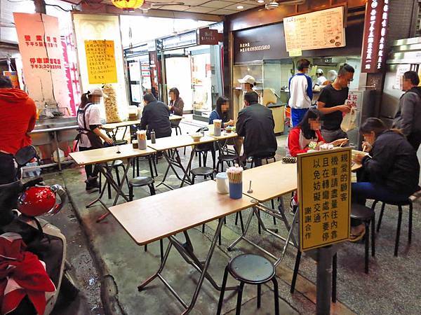 【板橋美食】漢口家正老牌魷魚羹-湯頭濃郁的魷魚羹