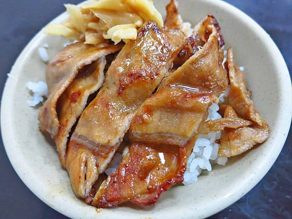 【高雄美食】阿霞燒肉飯-30年老店的知名燒肉飯