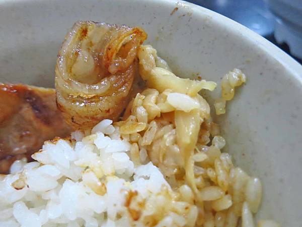 【高雄美食】阿霞燒肉飯-30年老店的知名燒肉飯