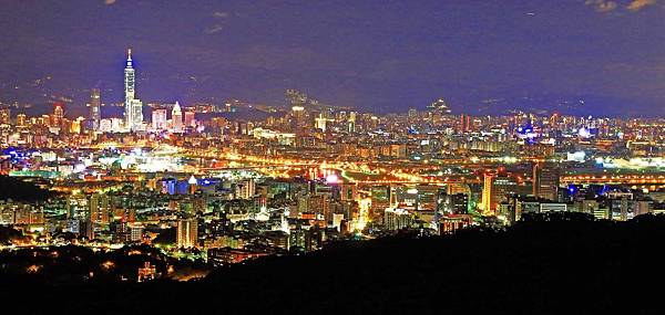 【台北旅遊】碧山巖夜景-遠望美麗的101夜景一日遊