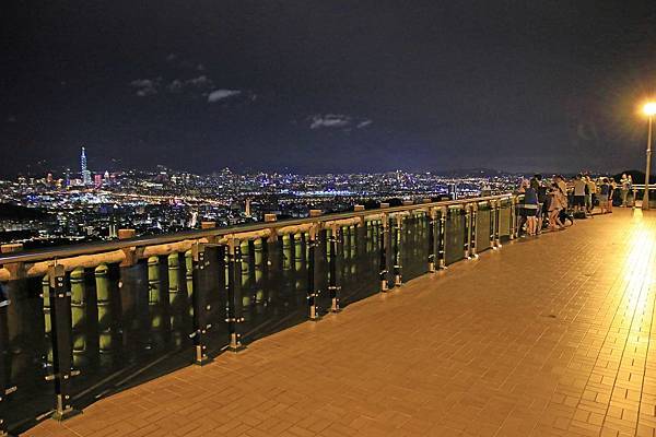 【台北旅遊】碧山巖夜景-遠望美麗的101夜景一日遊