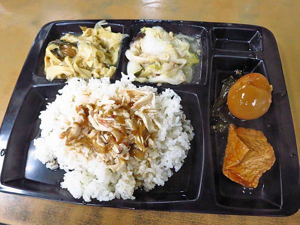 【新莊美食】眼鏡張滷肉飯-在地人極力推薦的雞肉飯 【新莊美食】眼鏡張滷肉飯-在地人極力推薦的雞肉飯