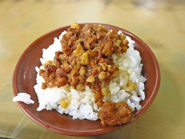 【新莊美食】眼鏡張滷肉飯-在地人極力推薦的雞肉飯