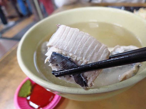 【新莊美食】眼鏡張滷肉飯-在地人極力推薦的雞肉飯