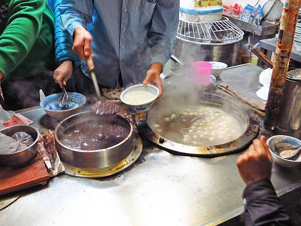 【宜蘭美食】中山路三段紅豆湯圓-隱藏版爆好吃的紅豆湯圓