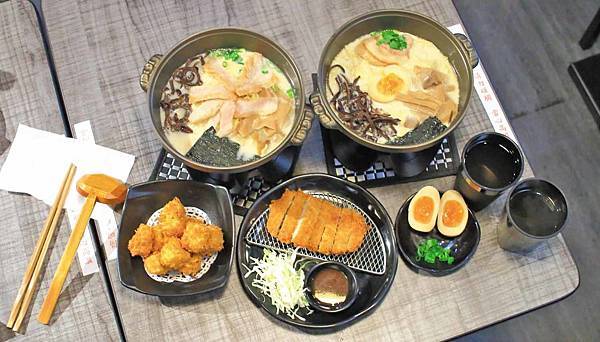 【三重餐廳】強拉麵-是火鍋也是拉麵的濃郁拉麵火鍋 【三重餐廳】強拉麵-是火鍋也是拉麵的濃郁拉麵火鍋