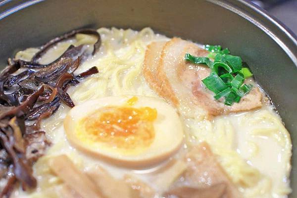 【三重餐廳】強拉麵-是火鍋也是拉麵的濃郁拉麵火鍋