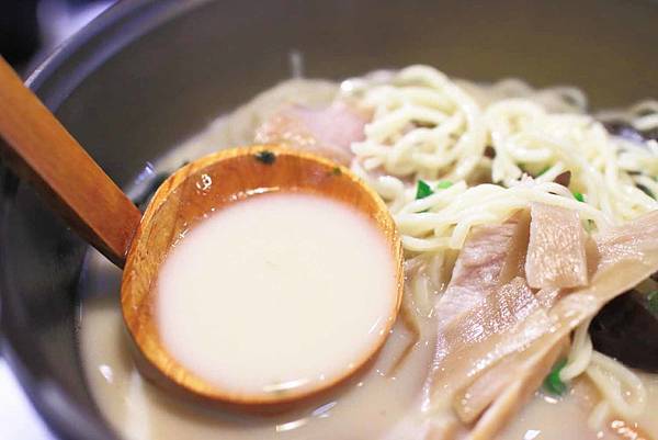 【三重餐廳】強拉麵-是火鍋也是拉麵的濃郁拉麵火鍋