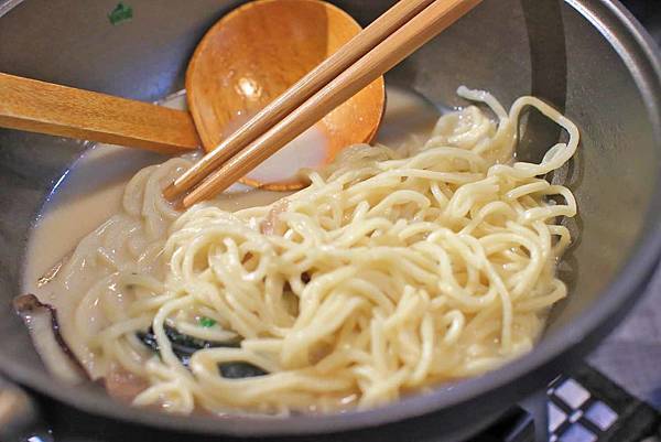 【三重餐廳】強拉麵-是火鍋也是拉麵的濃郁拉麵火鍋