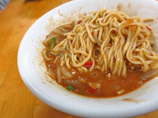 【宜蘭美食】正宗四川辣担麵-超大爽快的蘿蔔排骨湯