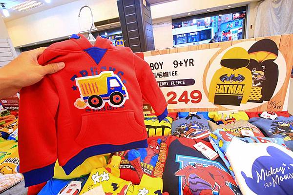 【年前福利品出清下殺兩件１００元起！】PUZZLE拍手童裝年節特賣破盤大特價，短袖T二件100元、刷毛褲100元、迪士尼、漫威英雄、TOMICA、復仇者聯盟、汽車總動員多種知品牌卡通人物通通都有