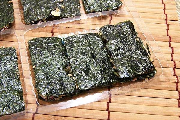 【送禮自用兩相宜】小食趣黑米夾心海苔-美味的夾心海苔