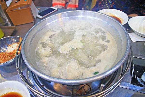 【韓國首爾】陳玉華一隻雞-湯鮮味美肉質軟嫩的雞肉鍋