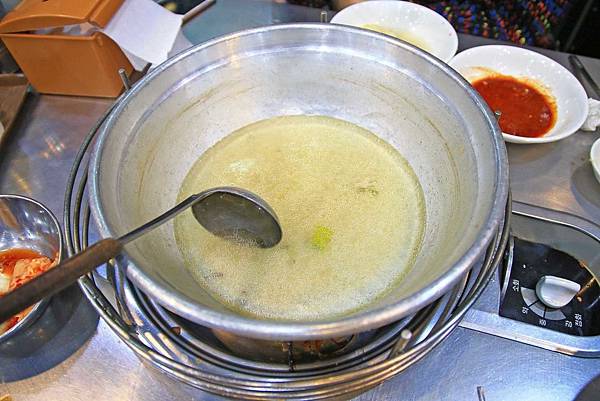 【韓國首爾】陳玉華一隻雞-湯鮮味美肉質軟嫩的雞肉鍋