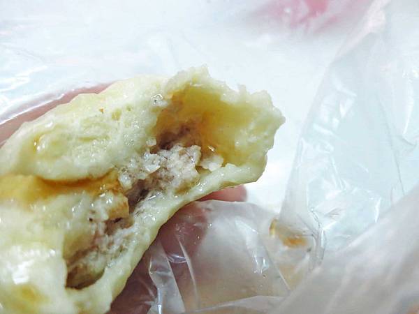 【新莊美食】丁董小籠包-裡面有湯汁的小籠包