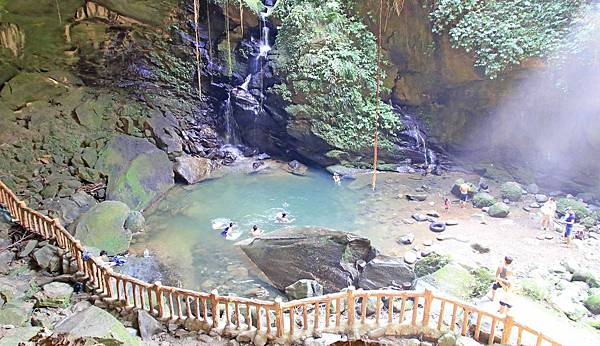 【桃園旅遊】三民蝙蝠洞&&基國派老教堂-獨特少見的風景景觀 【桃園旅遊】三民蝙蝠洞&&基國派老教堂-獨特少見的風景景觀