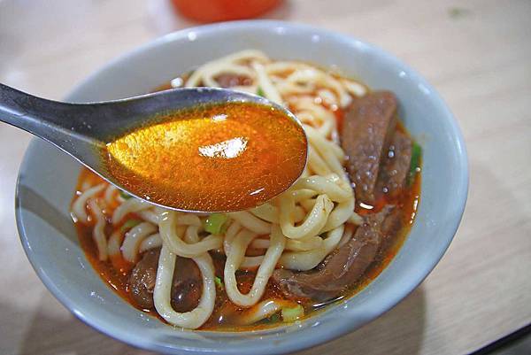 【台北美食】建宏牛肉麵-24小時全年無休的宵夜牛肉麵