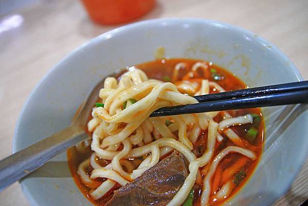 【台北美食】建宏牛肉麵-24小時全年無休的宵夜牛肉麵