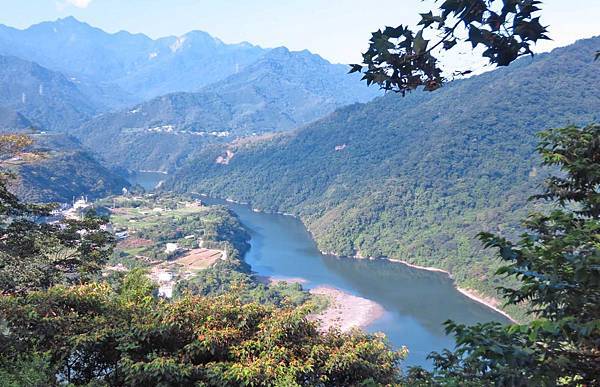 【桃園住宿】復興青年活動中心-景觀優美的戶外用餐環境 【桃園住宿】復興青年活動中心-景觀優美的戶外用餐環境