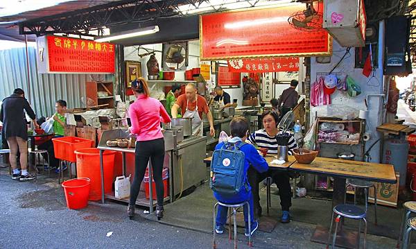 【台北美食】老牌牛肉拉麵大王-城中市場裡的超人氣美食 【台北美食】老牌牛肉拉麵大王-城中市場裡的超人氣美食