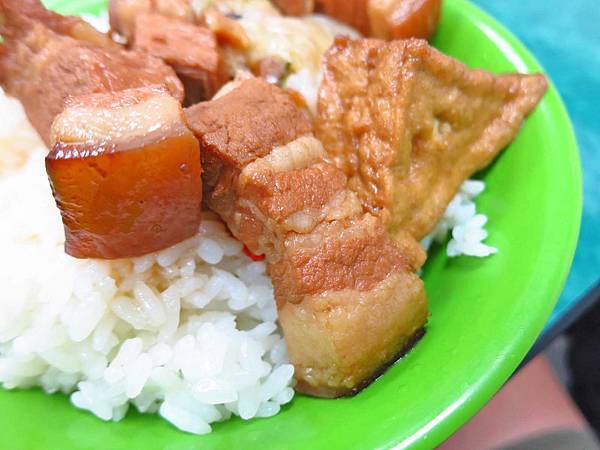 【蘆洲美食】艋舺排骨湯-燉到軟爛入口即化的排骨湯 【蘆洲美食】艋舺排骨湯-燉到軟爛入口即化的排骨湯