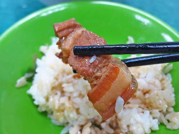 【蘆洲美食】艋舺排骨湯-燉到軟爛入口即化的排骨湯 【蘆洲美食】艋舺排骨湯-燉到軟爛入口即化的排骨湯