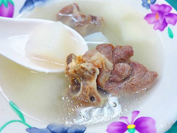 【蘆洲美食】艋舺排骨湯-燉到軟爛入口即化的排骨湯 【蘆洲美食】艋舺排骨湯-燉到軟爛入口即化的排骨湯
