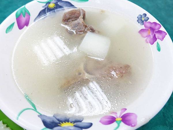 【蘆洲美食】艋舺排骨湯-燉到軟爛入口即化的排骨湯