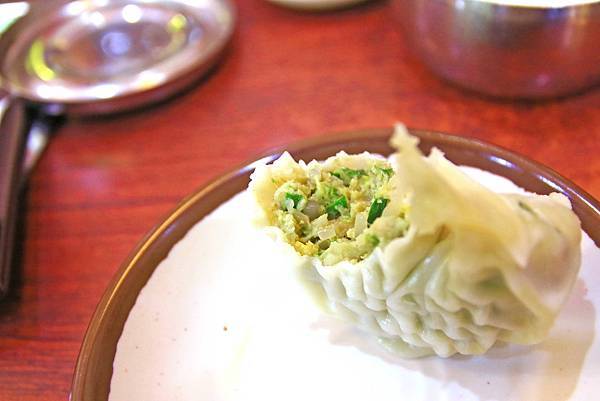 【明洞美食】神仙雪濃湯-超大顆又美味的餃子