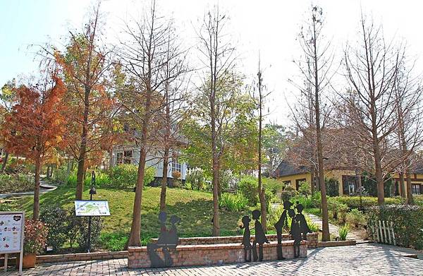 【台中二天一夜旅遊】必玩十大特色觀光景點、好玩的行程規劃、包車自由行