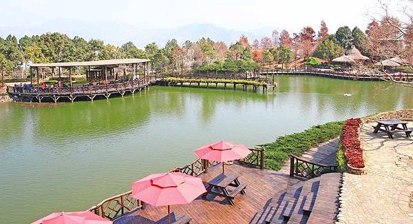 【台中二天一夜旅遊】必玩十大特色觀光景點、好玩的行程規劃、包車自由行