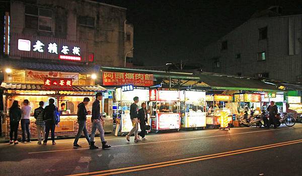 【台中二天一夜旅遊】必玩十大特色觀光景點、好玩的行程規劃、包車自由行