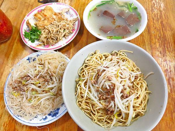 【台北美食】和平東路巷仔內米粉湯-附近上班族、學生最愛的隱藏版美食 【台北美食】和平東路巷仔內米粉湯-附近上班族、學生最愛的隱藏版美食