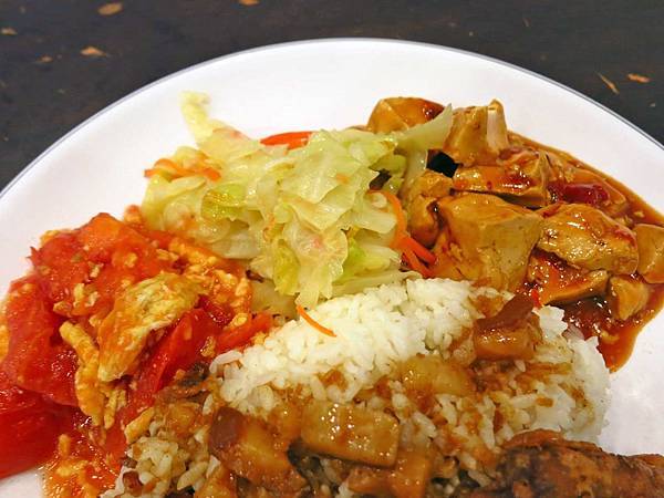 【蘆洲美食】芳記便當大王-魯肉飯免費吃到飽