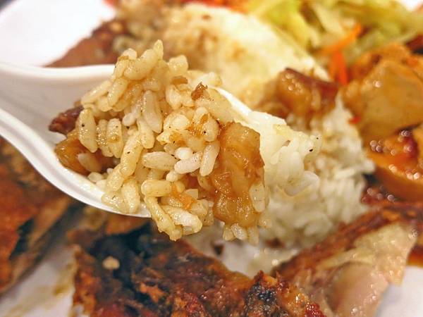 【蘆洲美食】芳記便當大王-魯肉飯免費吃到飽