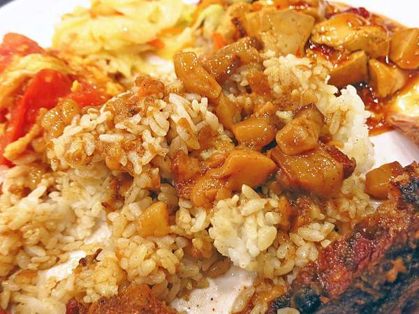 【蘆洲美食】芳記便當大王-魯肉飯免費吃到飽