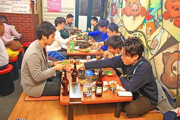 【韓國首爾】小豬存錢桶-用石頭來燒烤食材的烤肉店