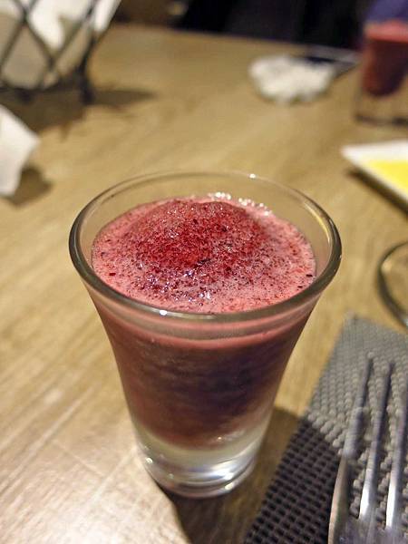 【台北餐廳】VOLKS沃克牛排-現烤麵包無限量吃到飽-當月壽星生日優惠88折