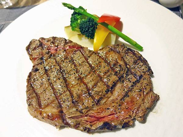 【台北餐廳】VOLKS沃克牛排-現烤麵包無限量吃到飽-當月壽星生日優惠88折