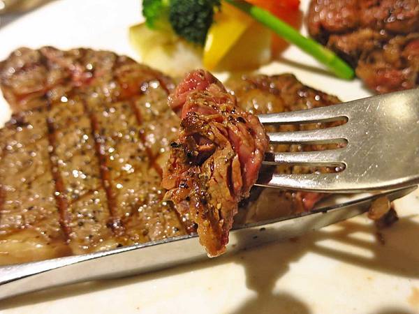 【台北餐廳】VOLKS沃克牛排-現烤麵包無限量吃到飽-當月壽星生日優惠88折