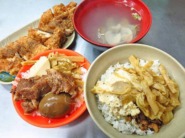 【桃園美食】大小魯肉飯-在地人極推的雞排飯 【桃園美食】大小魯肉飯-在地人極推的雞排飯