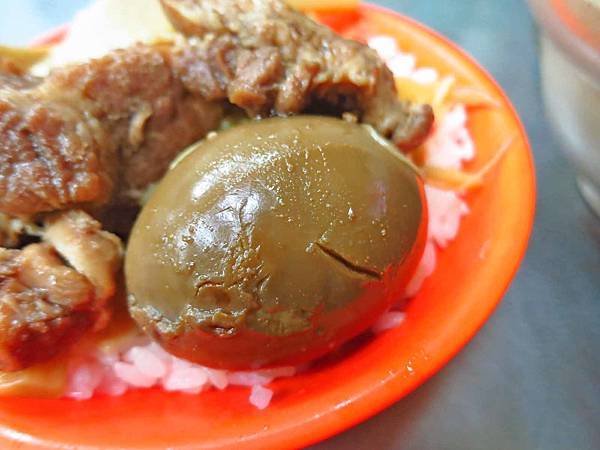 【桃園美食】大小魯肉飯-在地人極推的雞排飯