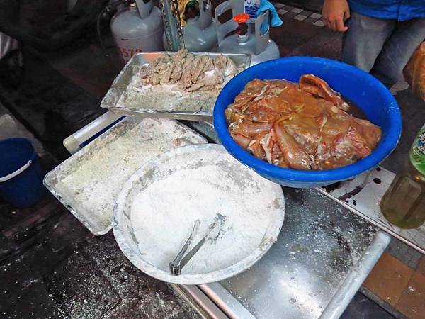 【桃園美食】大小魯肉飯-在地人極推的雞排飯