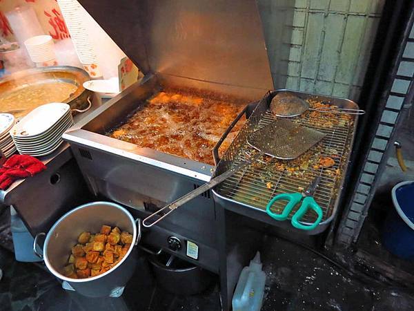 【桃園美食】大小魯肉飯-在地人極推的雞排飯