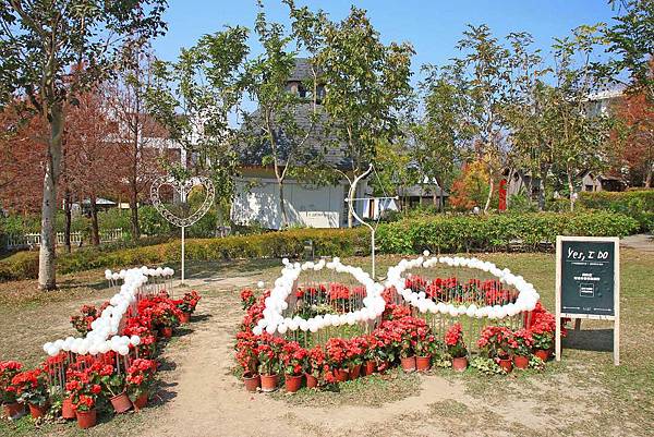 【台中二天一夜包车自由行】台中必玩的十大精选景点，美丽的庄园古堡、怀旧老街、特殊地形景观、观光酒厂景点，吃衣住行自由行完整规划，一次全包