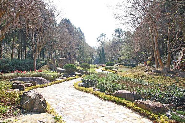 【台中二天一夜包车自由行】台中必玩的十大精选景点，美丽的庄园古堡、怀旧老街、特殊地形景观、观光酒厂景点，吃衣住行自由行完整规划，一次全包