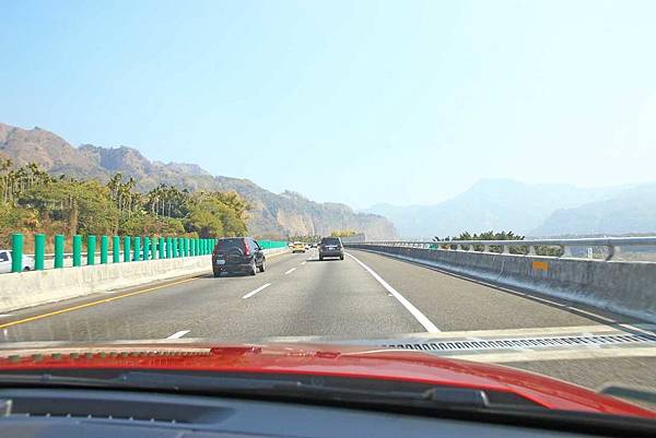 【台中二天一夜包车自由行】台中必玩的十大精选景点，美丽的庄园古堡、怀旧老街、特殊地形景观、观光酒厂景点，吃衣住行自由行完整规划，一次全包